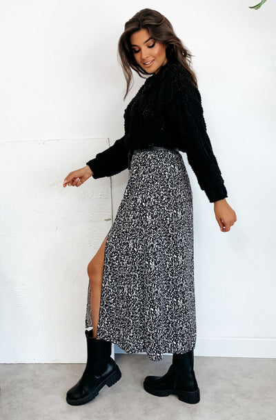 Zelda Abstract Print Side Slit Midaxi Skirt-Black